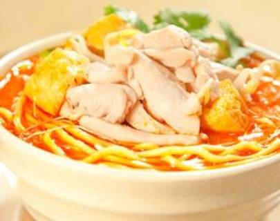 Chicken Laksa Noodle Soup 雞粒啦沙湯麵